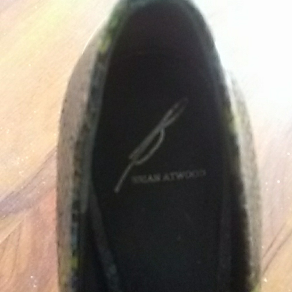 Shoes - Picture 4 of 4